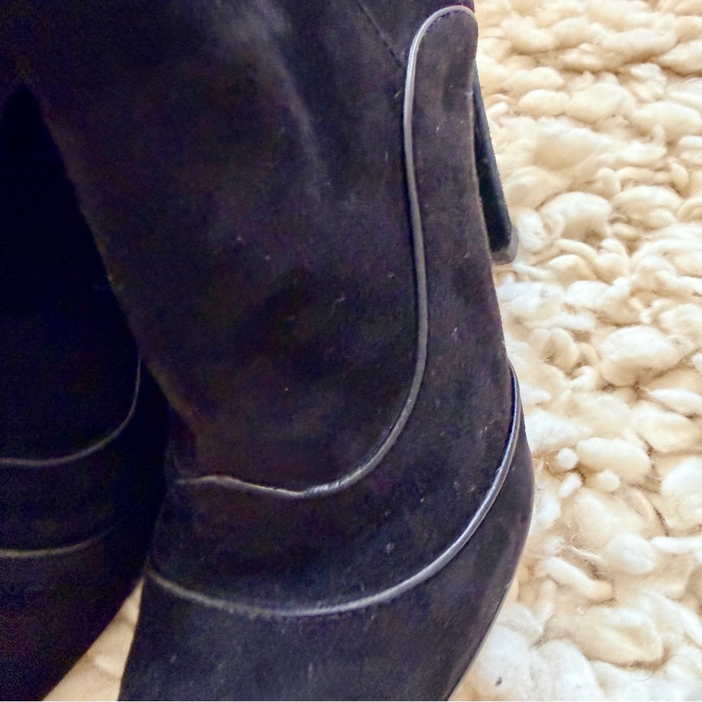 Tod's Black Knee-High Suede Heeled Boots - Picture 12 of 12